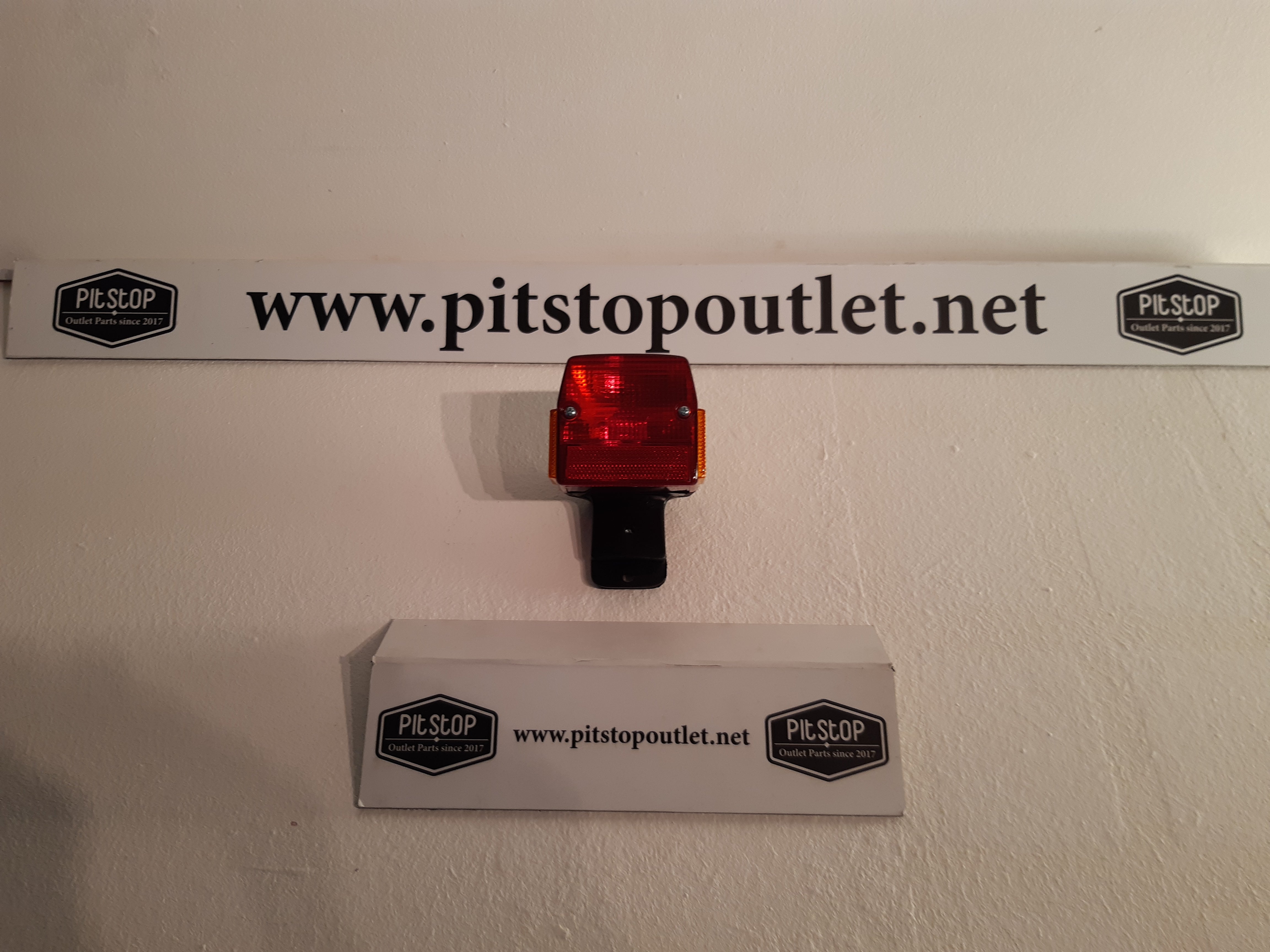 Puch achterlicht groot op voet macho / maxi zwart