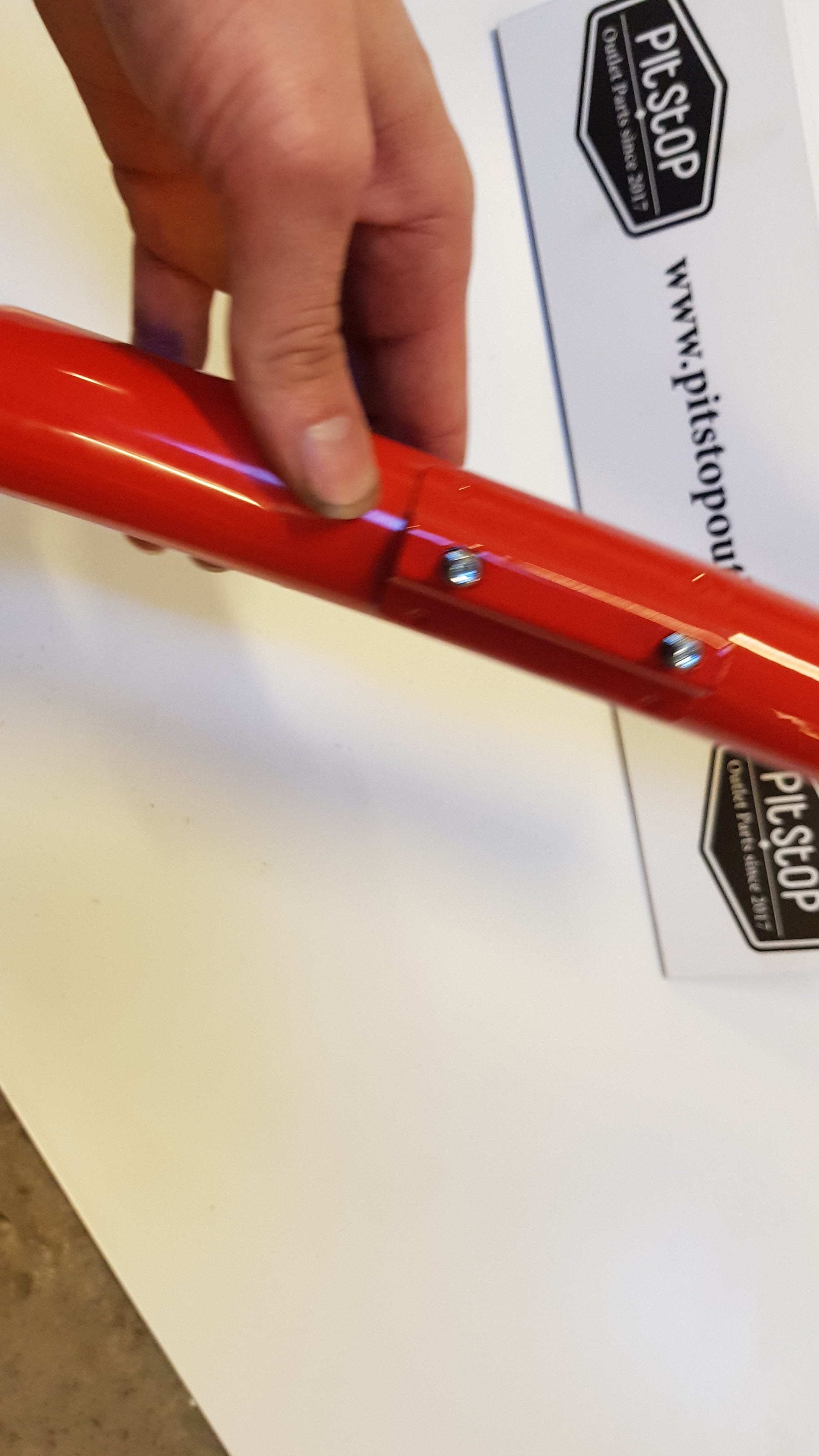 Linker voorvork poot rood