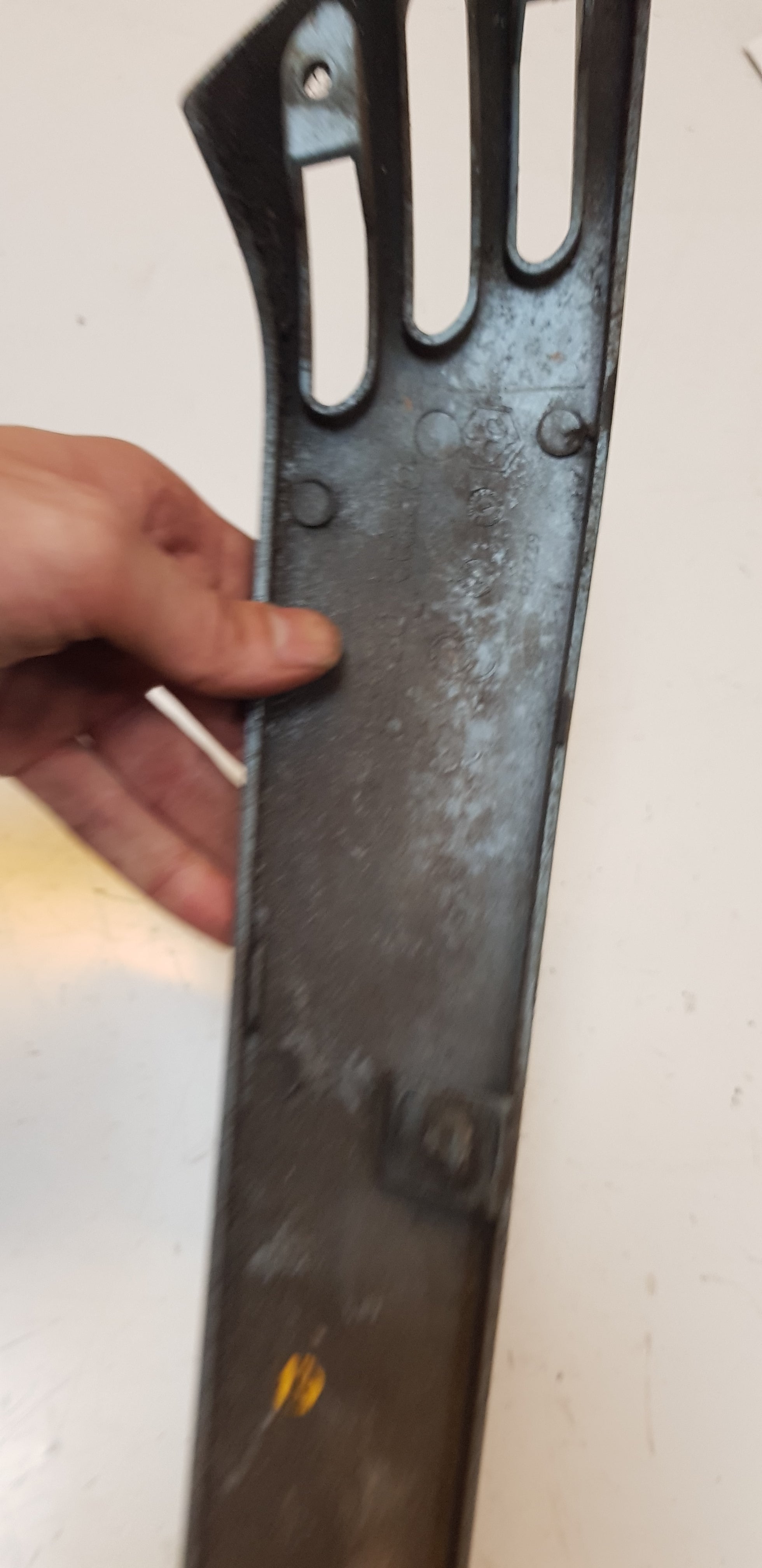 Rechter Zijskirt (Schade)