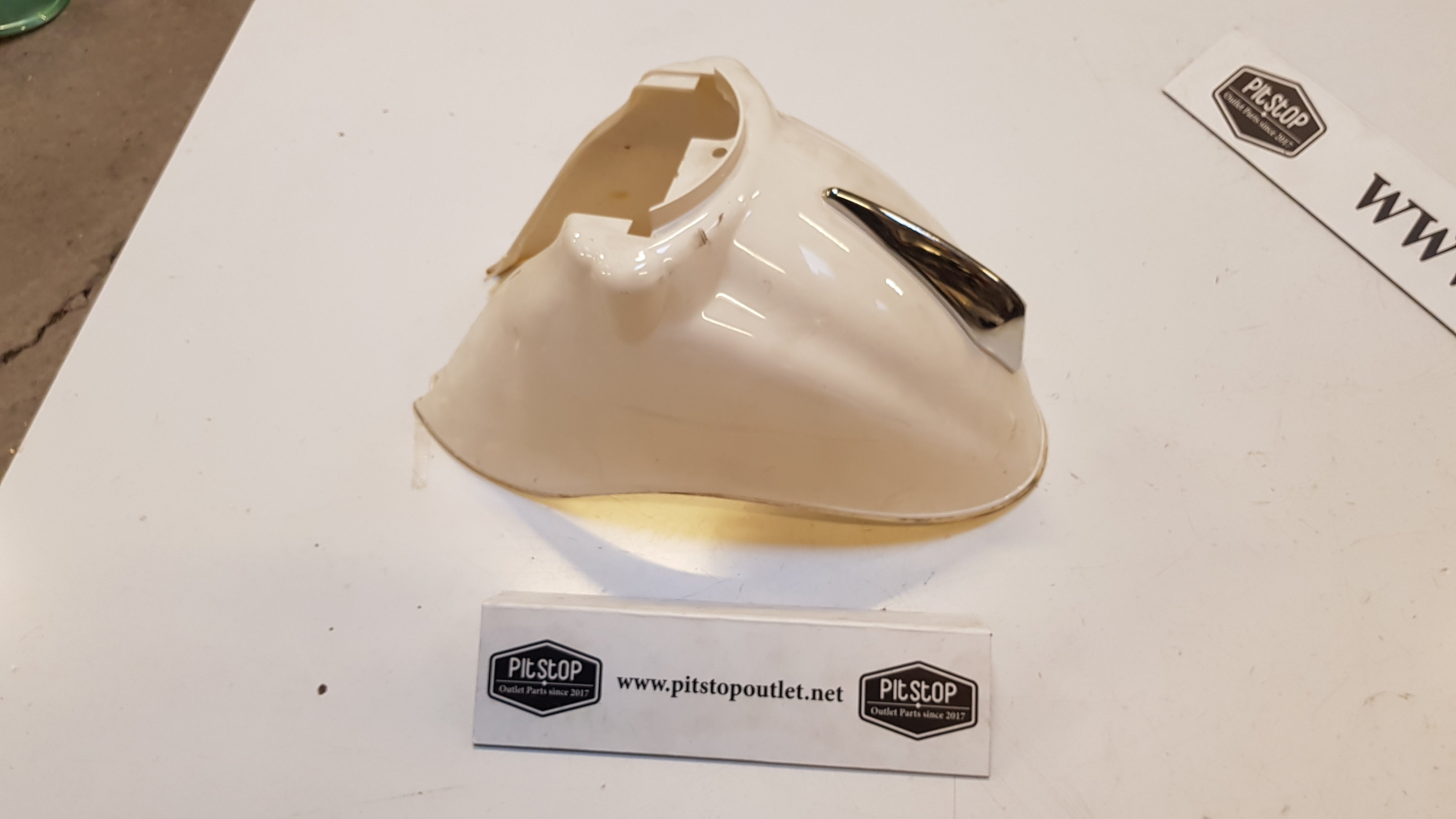 Voorspatbord (Creme-Wit)