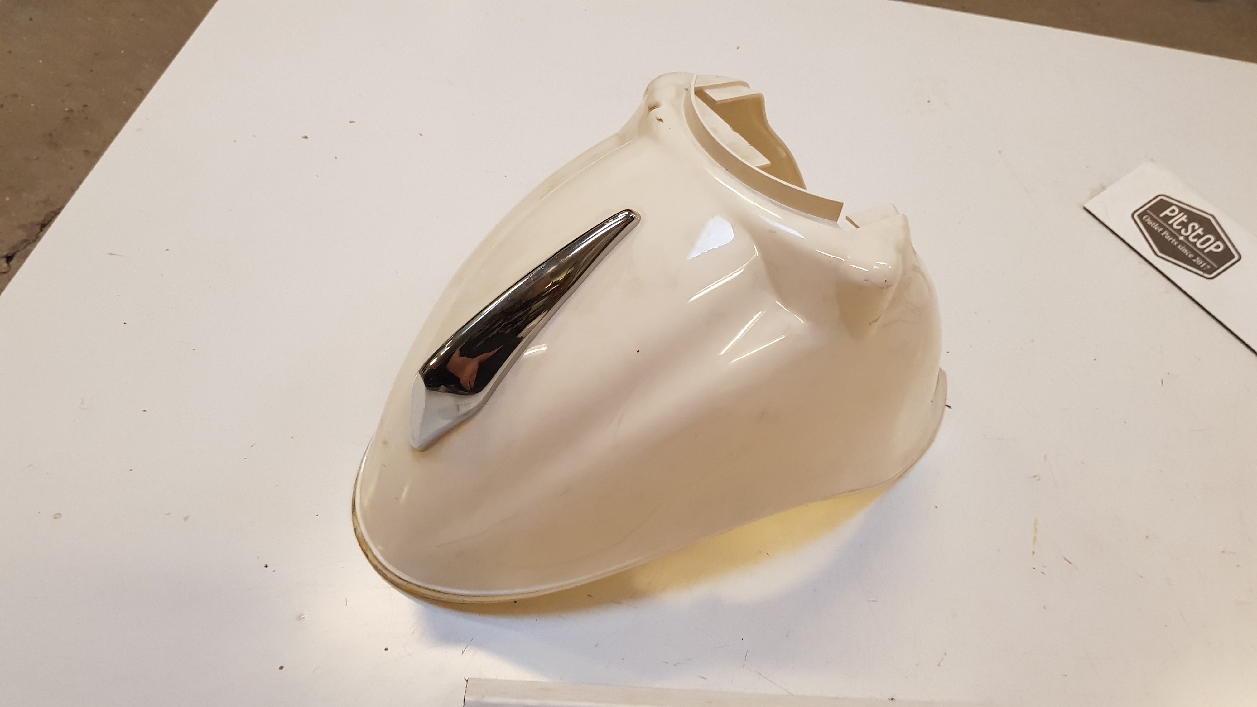 Voorspatbord (Creme-Wit)