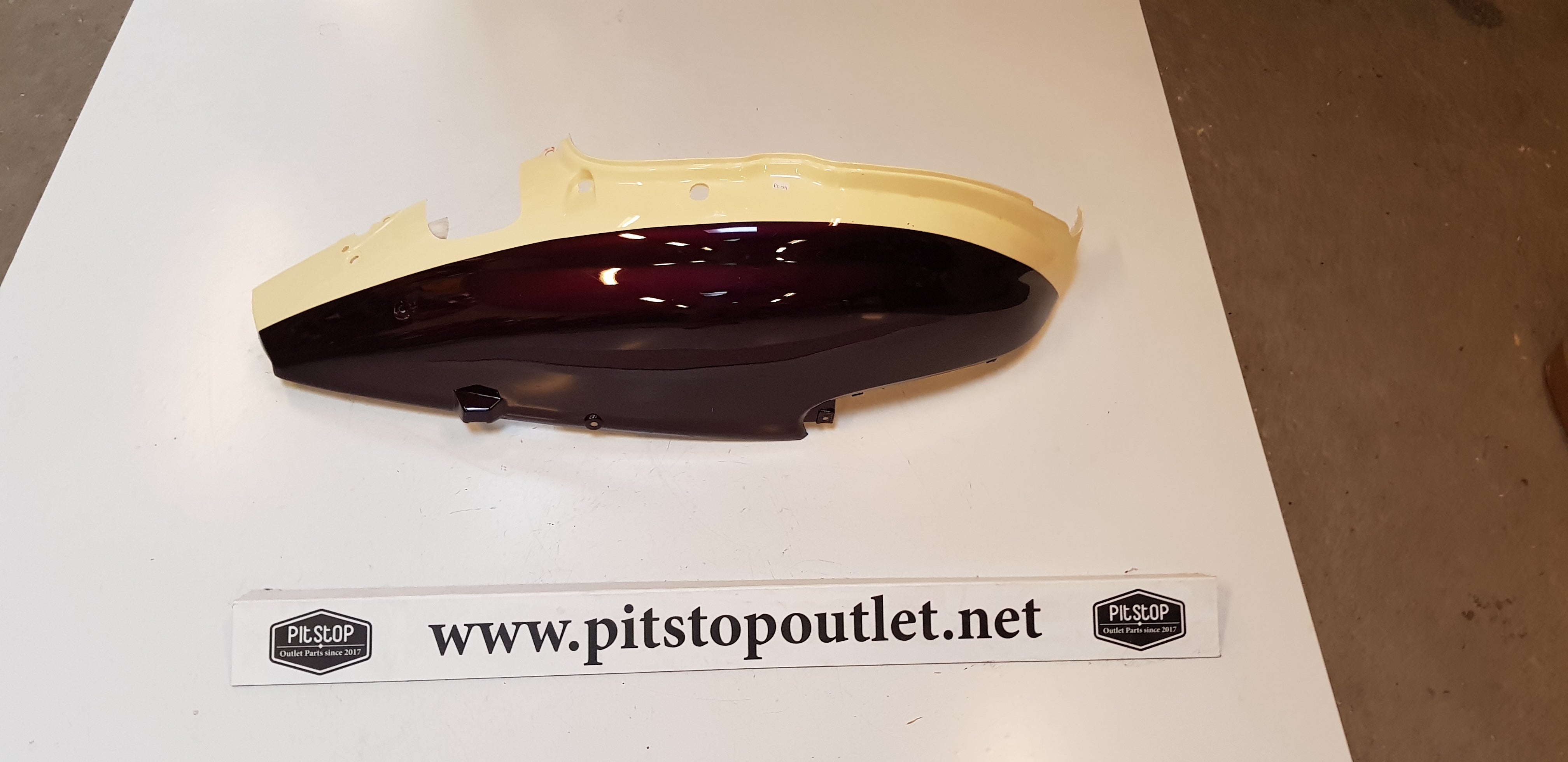 Rechter Zijkap (Aubergine+Creme)