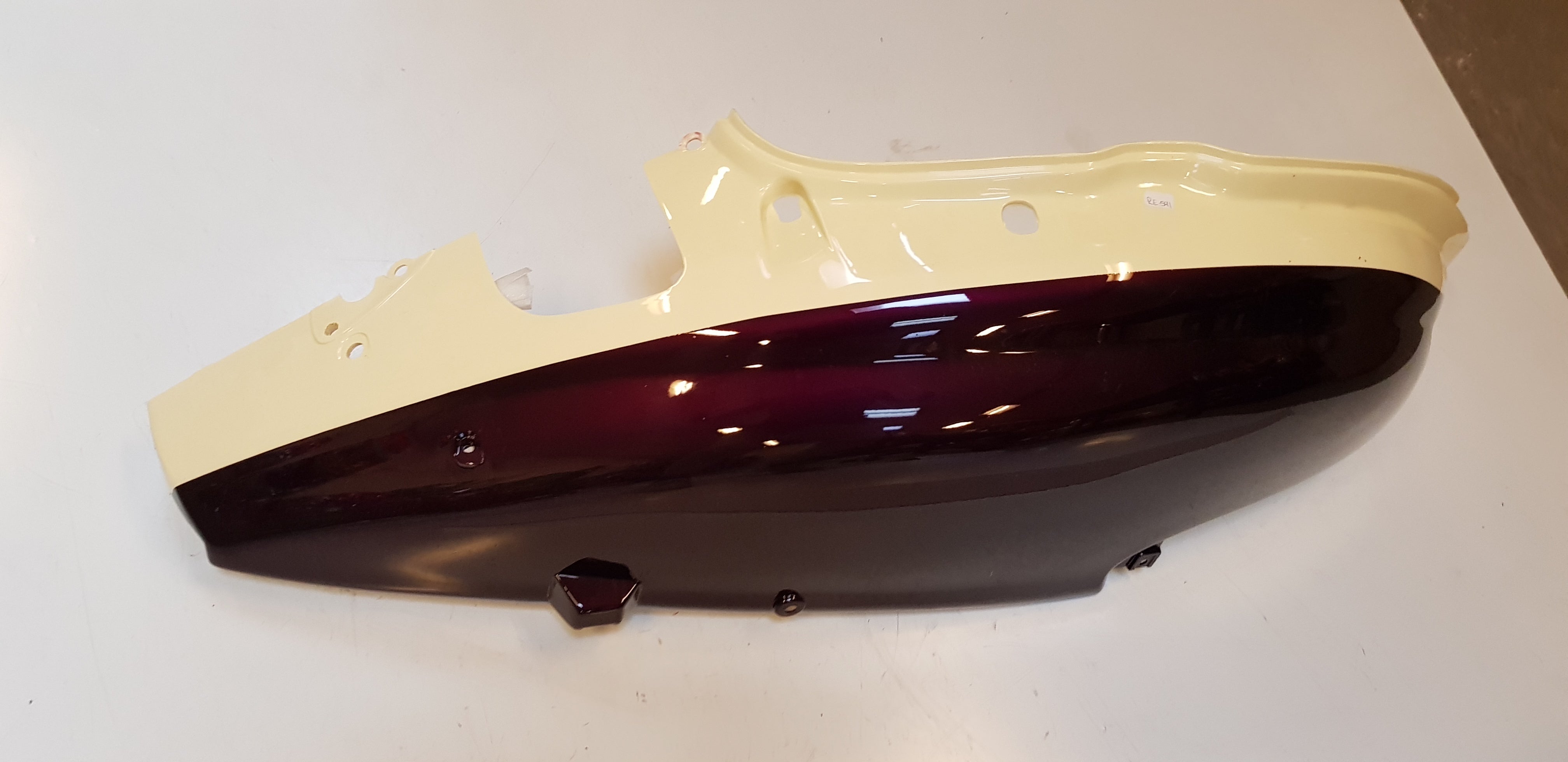 Rechter Zijkap (Aubergine+Creme)