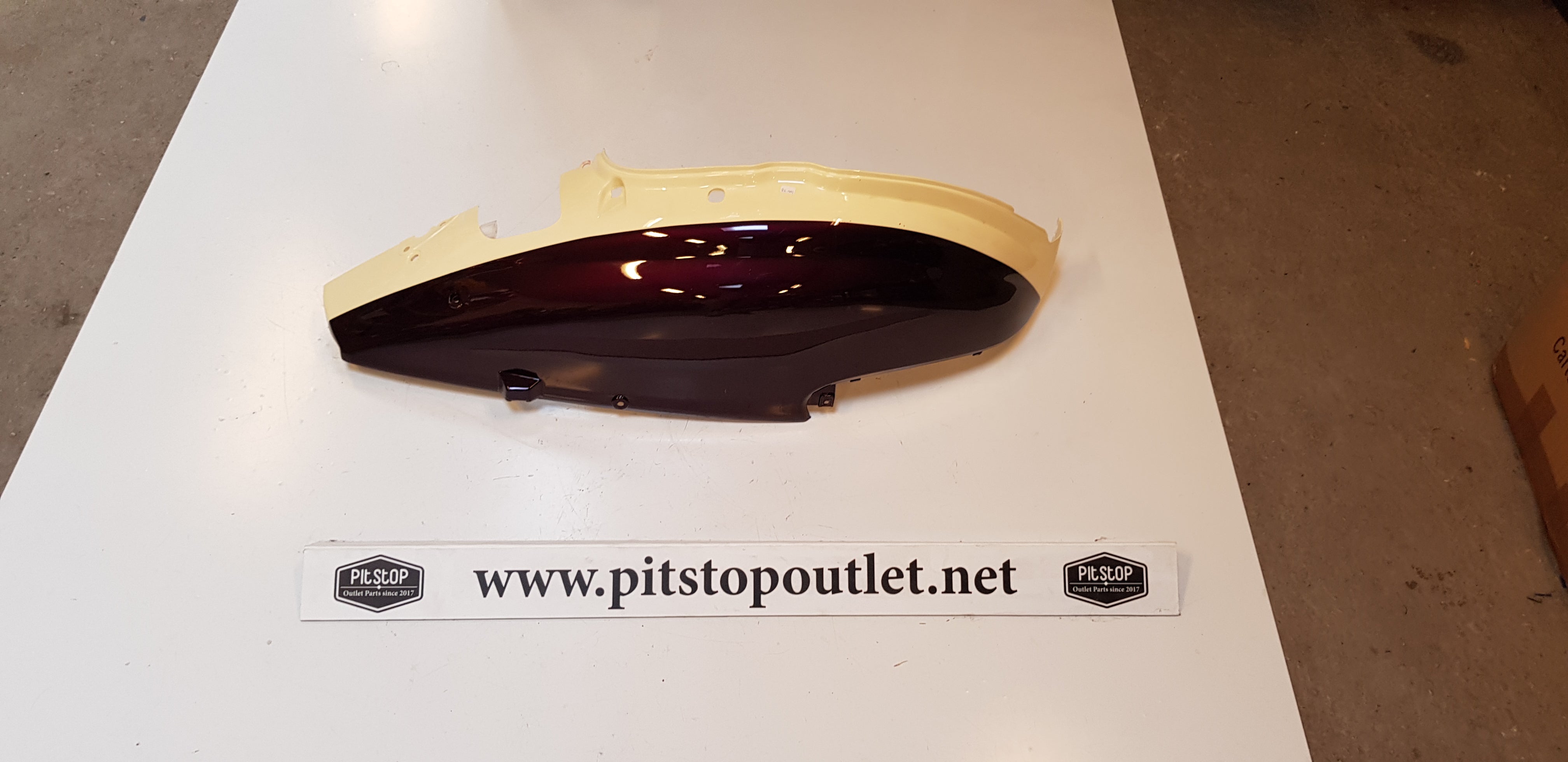 Rechter Zijkap (Aubergine+Creme)
