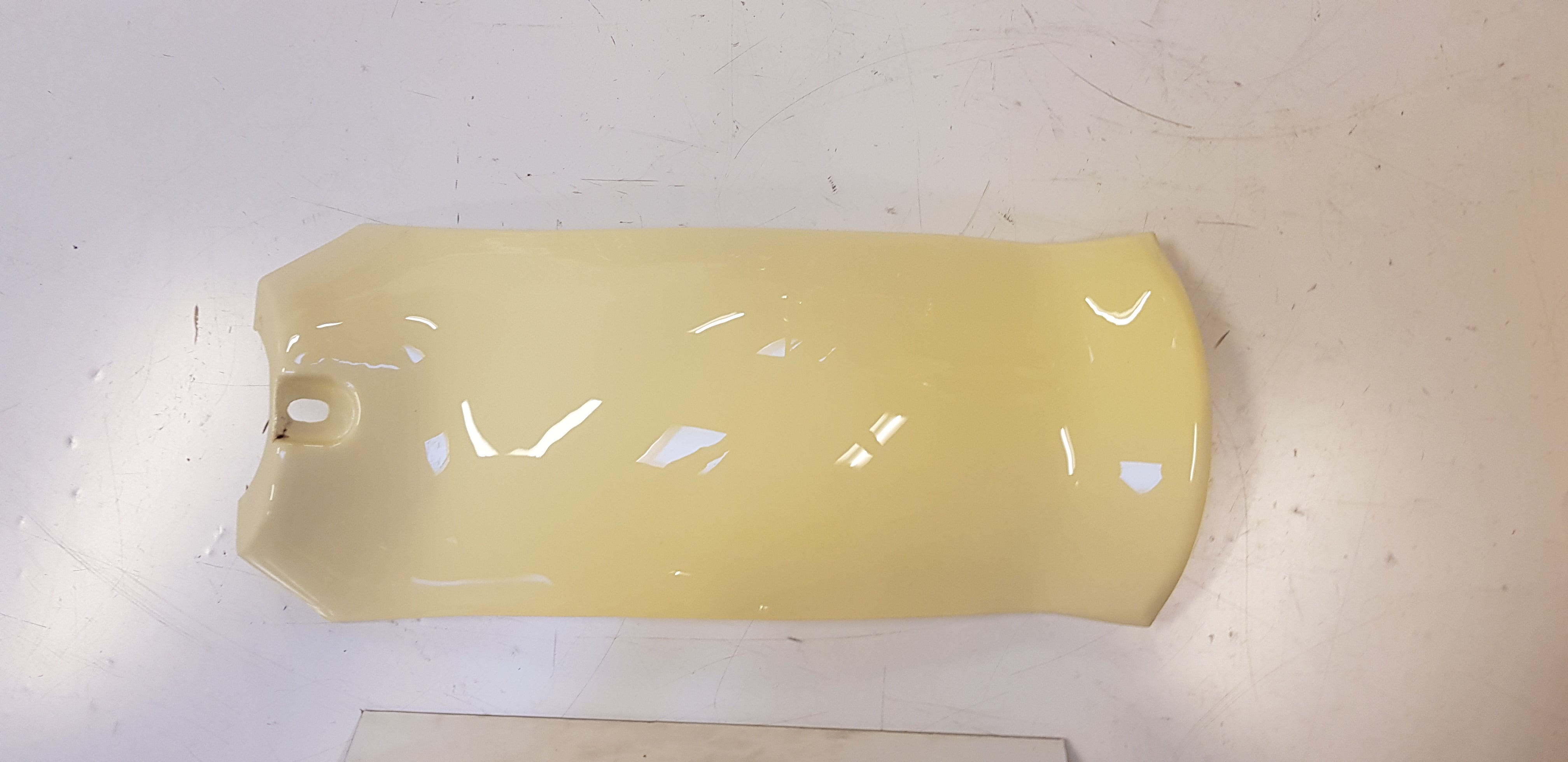 Achterstuk Voorspatbord (Creme)