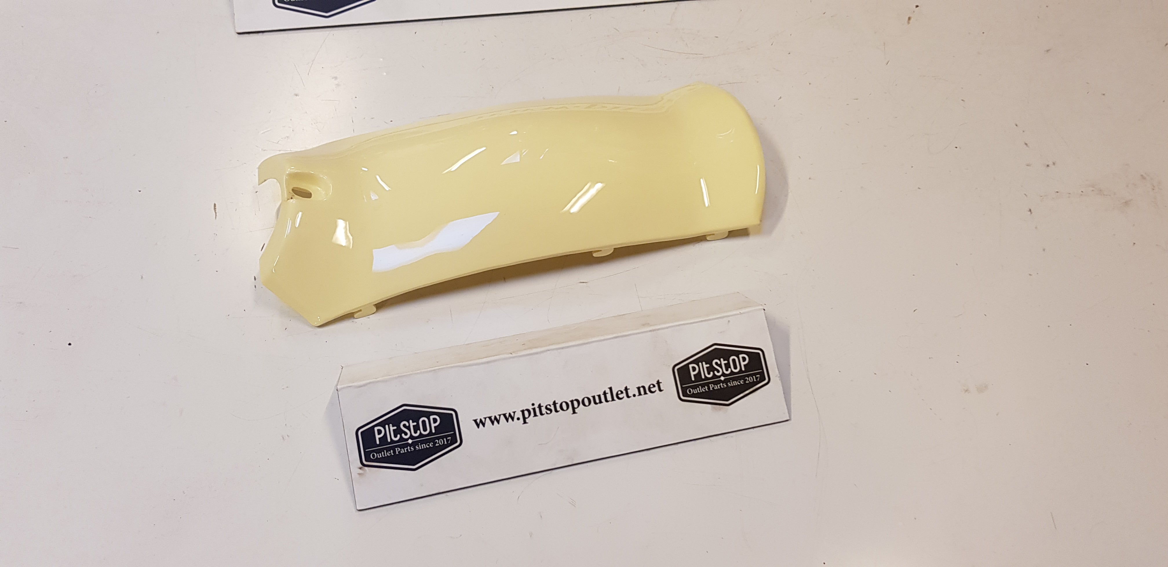 Achterstuk Voorspatbord (Creme)