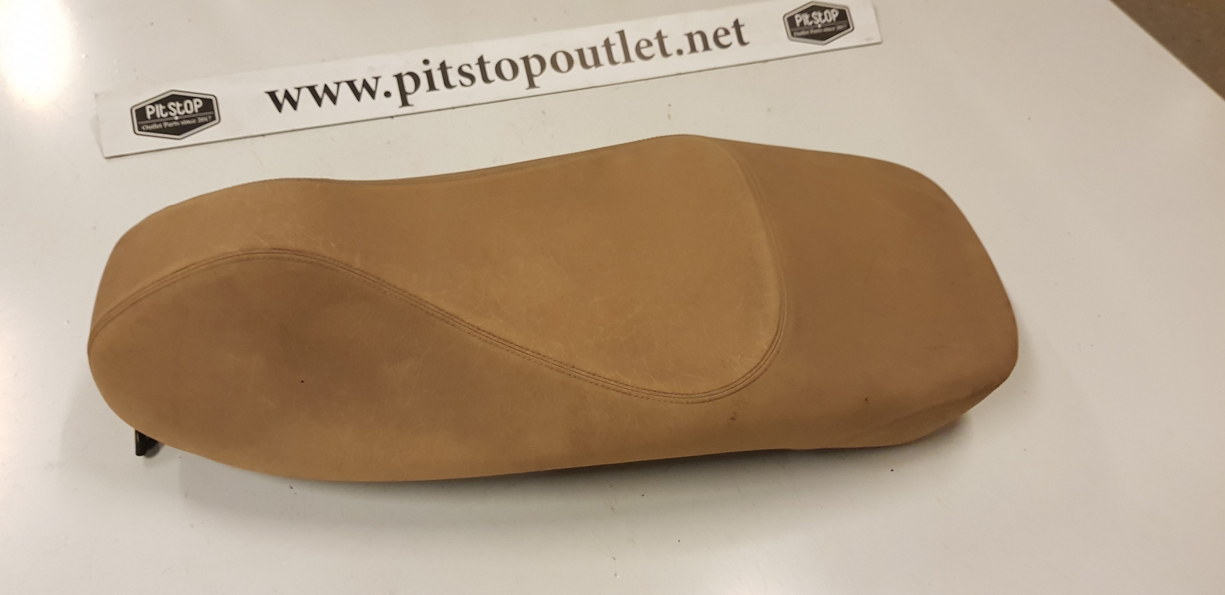 Zadel (Beige-achtig)