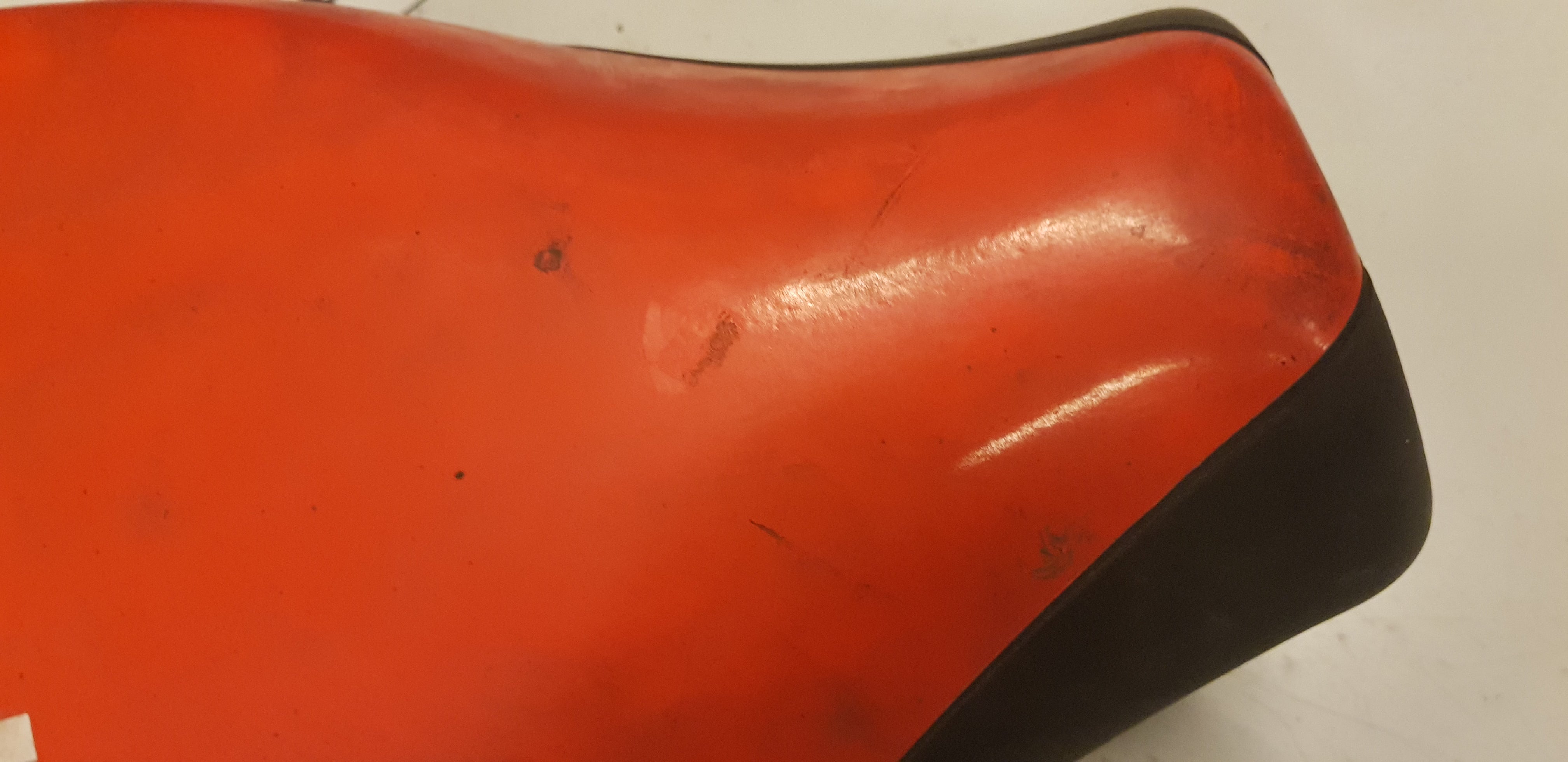 Zadel (Rood+Zwart)