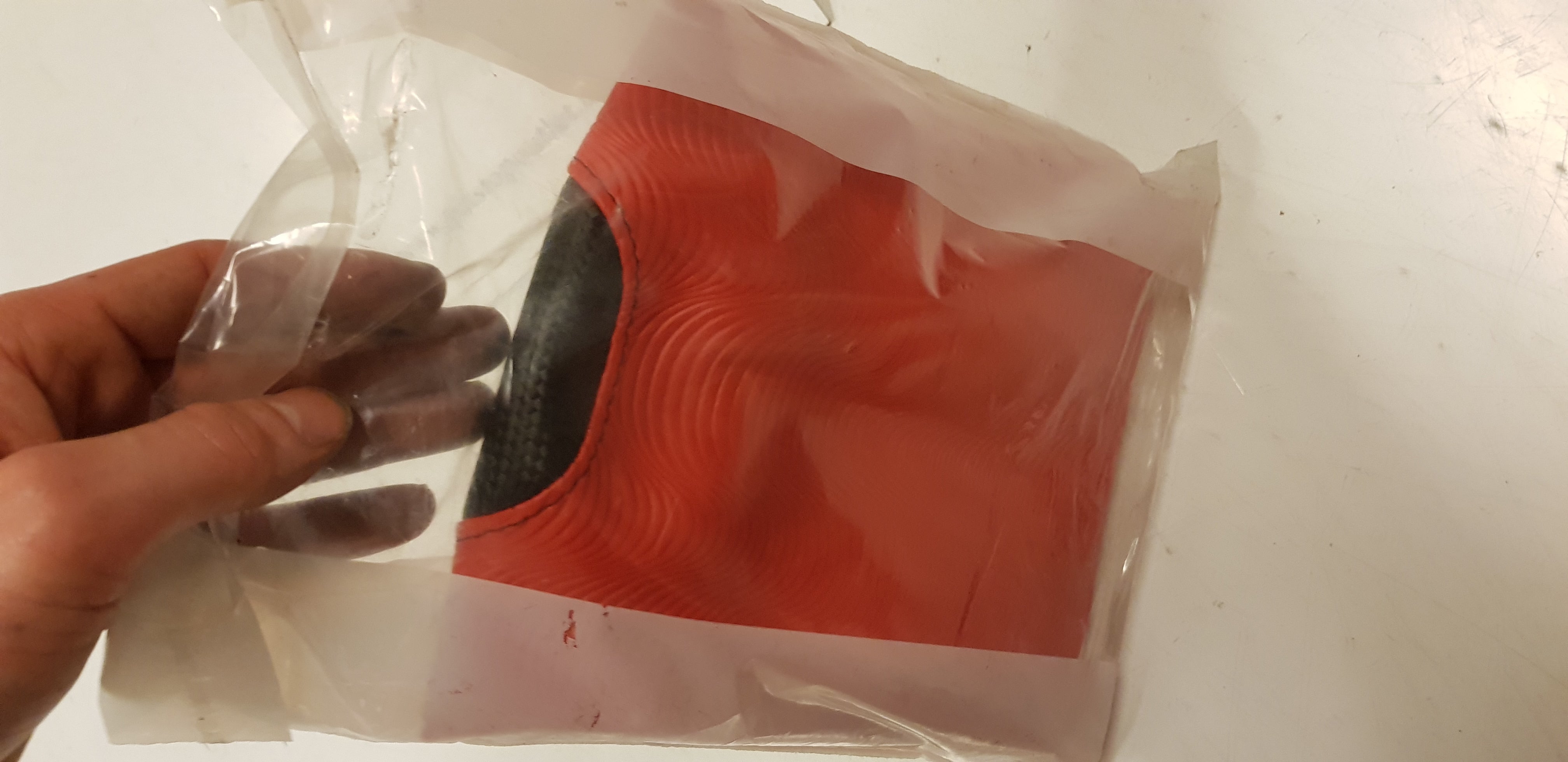 Zadel Cover (Rood+Zwart)